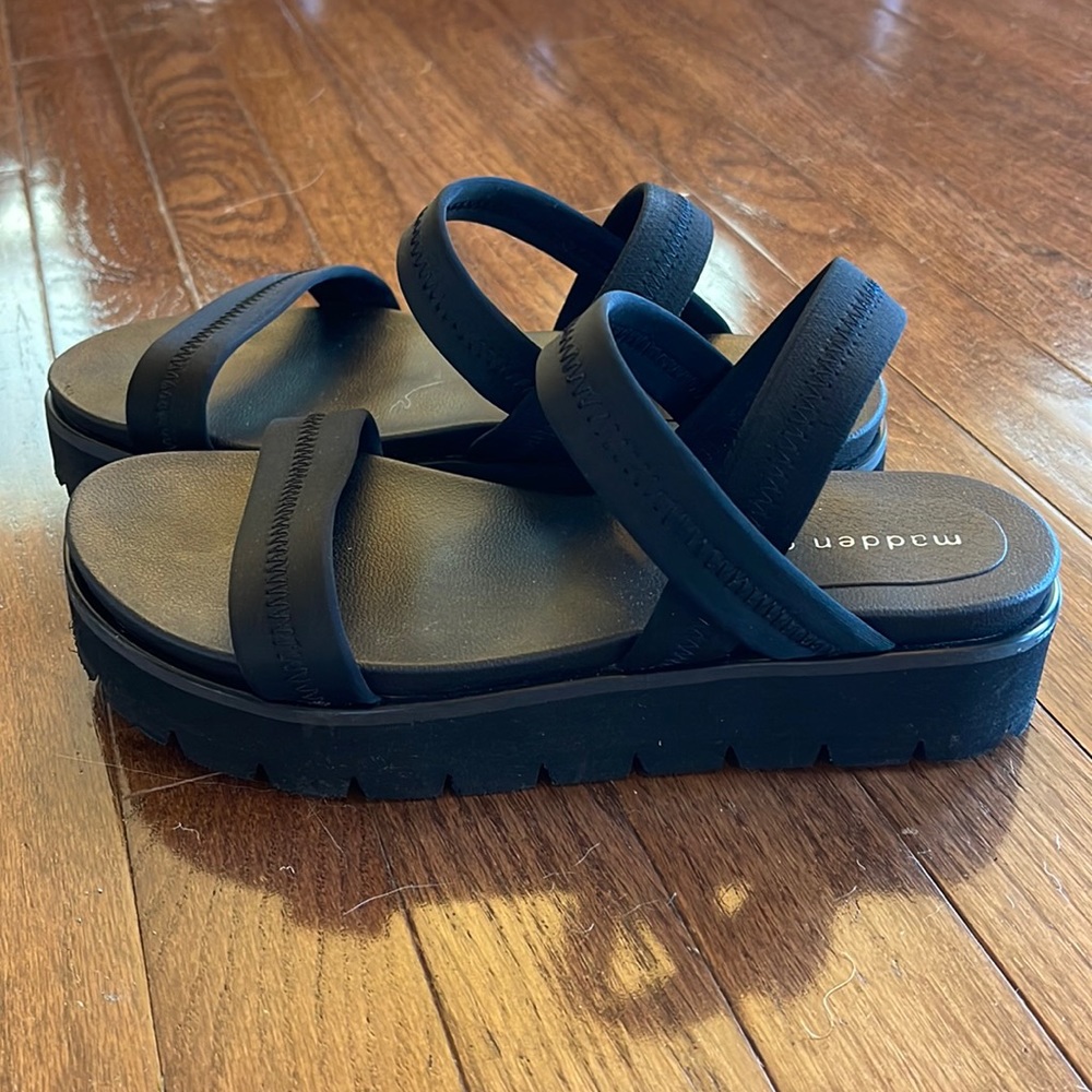 Madden Girl Black Platform Sandal Size 8